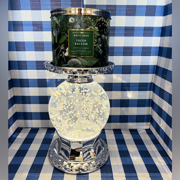 Bath & Body Works Other - 🆕❄️❄️WATER GLOBE SNOWFLAKE PEDESTAL❄️❄️
3-Wick Candle Holder